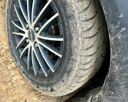 Чорний Кіа Ріо, об'ємом двигуна 1.4 л та пробігом 205 тис. км за 5000 $, фото 5 на Automoto.ua