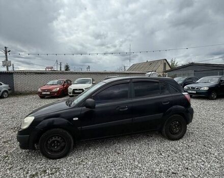Чорний Кіа Ріо, об'ємом двигуна 1.4 л та пробігом 250 тис. км за 2800 $, фото 4 на Automoto.ua