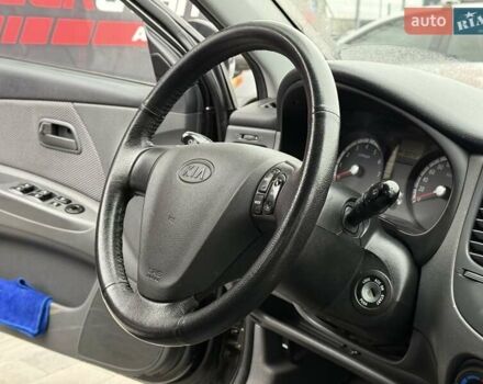 Черный Киа Рио, объемом двигателя 1.4 л и пробегом 166 тыс. км за 6000 $, фото 18 на Automoto.ua