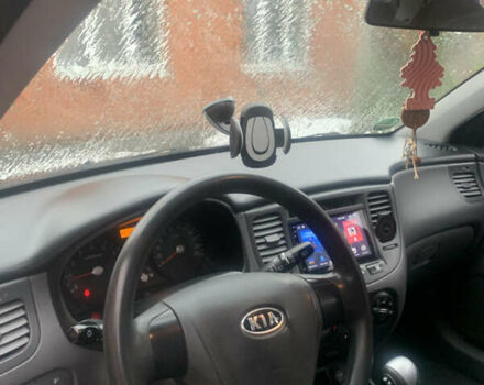 Черный Киа Рио, объемом двигателя 1.4 л и пробегом 86 тыс. км за 5300 $, фото 5 на Automoto.ua