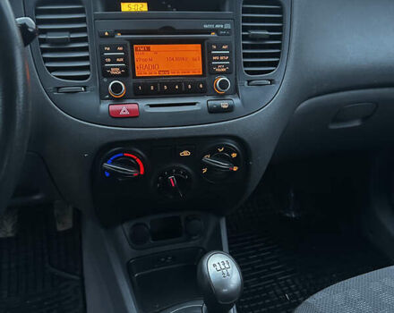 Черный Киа Рио, объемом двигателя 1.4 л и пробегом 220 тыс. км за 4499 $, фото 16 на Automoto.ua