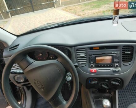 Черный Киа Рио, объемом двигателя 1.4 л и пробегом 160 тыс. км за 4250 $, фото 8 на Automoto.ua
