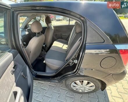 Черный Киа Рио, объемом двигателя 1.4 л и пробегом 134 тыс. км за 5300 $, фото 4 на Automoto.ua