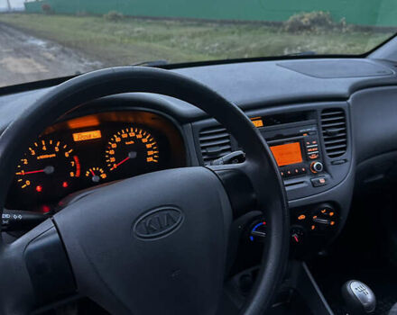 Черный Киа Рио, объемом двигателя 1.4 л и пробегом 220 тыс. км за 4499 $, фото 15 на Automoto.ua