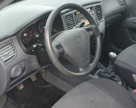 Черный Киа Рио, объемом двигателя 1.4 л и пробегом 220 тыс. км за 4499 $, фото 7 на Automoto.ua