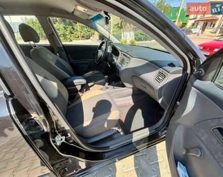 Черный Киа Рио, объемом двигателя 1.4 л и пробегом 134 тыс. км за 5300 $, фото 7 на Automoto.ua