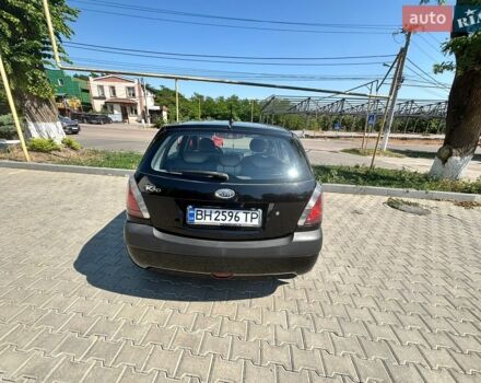 Черный Киа Рио, объемом двигателя 1.4 л и пробегом 134 тыс. км за 5300 $, фото 5 на Automoto.ua