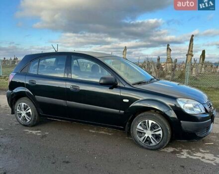 Черный Киа Рио, объемом двигателя 1.4 л и пробегом 220 тыс. км за 4399 $, фото 1 на Automoto.ua