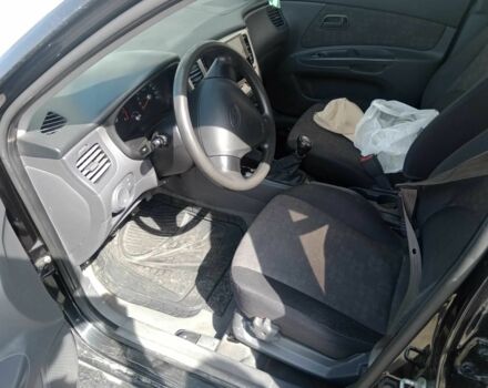 Чорний Кіа Ріо, об'ємом двигуна 1.4 л та пробігом 250 тис. км за 3800 $, фото 7 на Automoto.ua