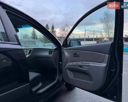 Черный Киа Рио, объемом двигателя 0 л и пробегом 228 тыс. км за 7300 $, фото 33 на Automoto.ua