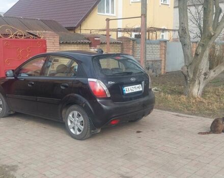Чорний Кіа Ріо, об'ємом двигуна 1.4 л та пробігом 180 тис. км за 6000 $, фото 1 на Automoto.ua