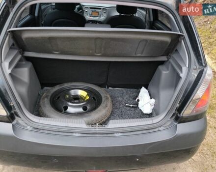 Чорний Кіа Ріо, об'ємом двигуна 1.4 л та пробігом 198 тис. км за 5200 $, фото 4 на Automoto.ua