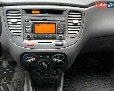 Чорний Кіа Ріо, об'ємом двигуна 1.4 л та пробігом 198 тис. км за 5200 $, фото 7 на Automoto.ua