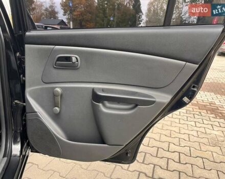 Чорний Кіа Ріо, об'ємом двигуна 1.5 л та пробігом 265 тис. км за 4700 $, фото 23 на Automoto.ua