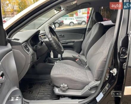 Чорний Кіа Ріо, об'ємом двигуна 1.5 л та пробігом 265 тис. км за 4700 $, фото 11 на Automoto.ua