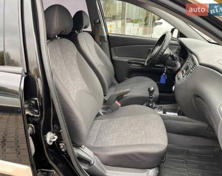 Чорний Кіа Ріо, об'ємом двигуна 1.5 л та пробігом 265 тис. км за 4700 $, фото 27 на Automoto.ua