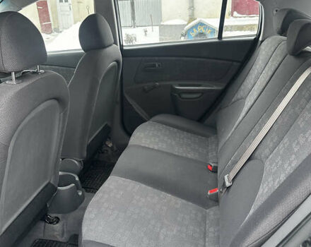 Чорний Кіа Ріо, об'ємом двигуна 1.4 л та пробігом 220 тис. км за 4400 $, фото 12 на Automoto.ua