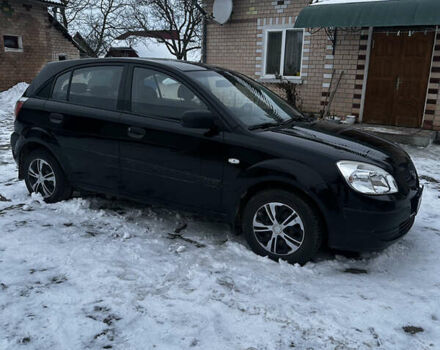 Чорний Кіа Ріо, об'ємом двигуна 1.4 л та пробігом 220 тис. км за 4400 $, фото 5 на Automoto.ua