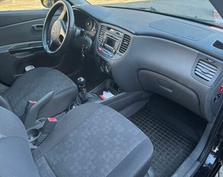 Черный Киа Рио, объемом двигателя 1.4 л и пробегом 87 тыс. км за 4850 $, фото 6 на Automoto.ua