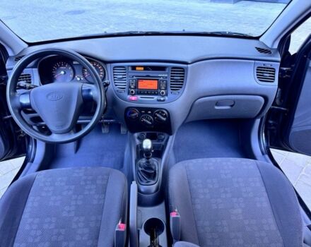 Черный Киа Рио, объемом двигателя 1.4 л и пробегом 111 тыс. км за 4999 $, фото 3 на Automoto.ua