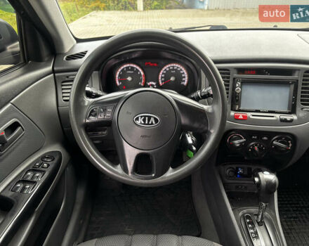 Черный Киа Рио, объемом двигателя 1.4 л и пробегом 172 тыс. км за 5700 $, фото 17 на Automoto.ua