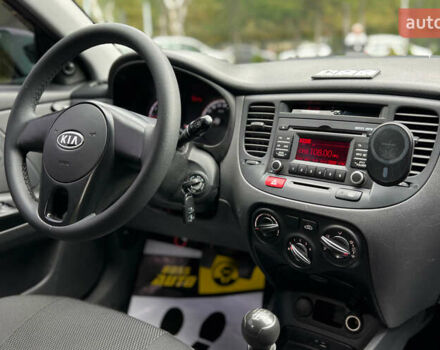 Чорний Кіа Ріо, об'ємом двигуна 1.4 л та пробігом 193 тис. км за 4999 $, фото 18 на Automoto.ua