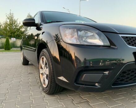 Черный Киа Рио, объемом двигателя 1.4 л и пробегом 200 тыс. км за 6300 $, фото 2 на Automoto.ua