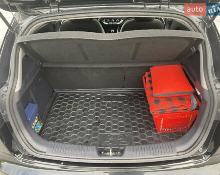 Чорний Кіа Ріо, об'ємом двигуна 1.2 л та пробігом 200 тис. км за 5700 $, фото 9 на Automoto.ua