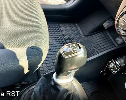 Черный Киа Рио, объемом двигателя 1.6 л и пробегом 62 тыс. км за 9350 $, фото 10 на Automoto.ua