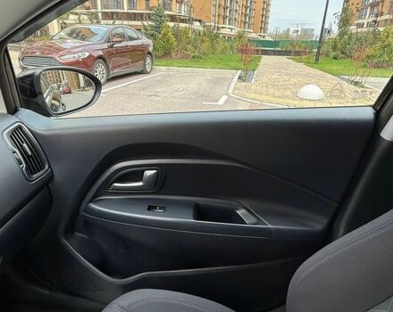 Чорний Кіа Ріо, об'ємом двигуна 1.4 л та пробігом 74 тис. км за 12500 $, фото 15 на Automoto.ua