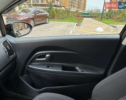 Черный Киа Рио, объемом двигателя 1.4 л и пробегом 74 тыс. км за 12900 $, фото 16 на Automoto.ua