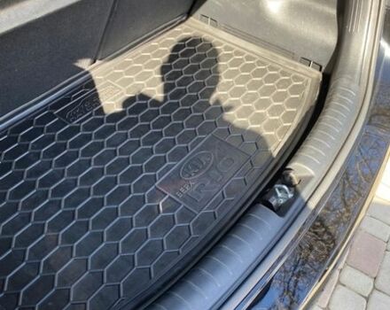 Чорний Кіа Ріо, об'ємом двигуна 1.4 л та пробігом 89 тис. км за 12700 $, фото 32 на Automoto.ua