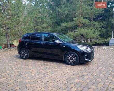 Чорний Кіа Ріо, об'ємом двигуна 1.37 л та пробігом 63 тис. км за 13150 $, фото 3 на Automoto.ua