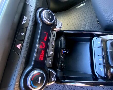 Чорний Кіа Ріо, об'ємом двигуна 1.4 л та пробігом 89 тис. км за 12700 $, фото 8 на Automoto.ua