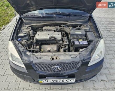 Черный Киа Рио, объемом двигателя 1.4 л и пробегом 184 тыс. км за 4500 $, фото 3 на Automoto.ua