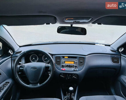 Черный Киа Рио, объемом двигателя 1.4 л и пробегом 297 тыс. км за 3999 $, фото 17 на Automoto.ua