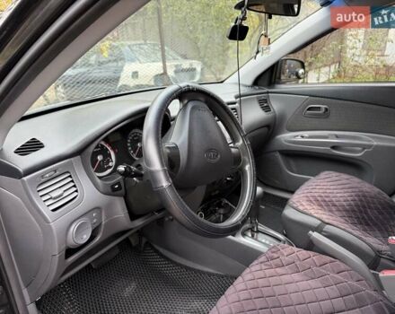 Чорний Кіа Ріо, об'ємом двигуна 1.4 л та пробігом 200 тис. км за 5000 $, фото 3 на Automoto.ua