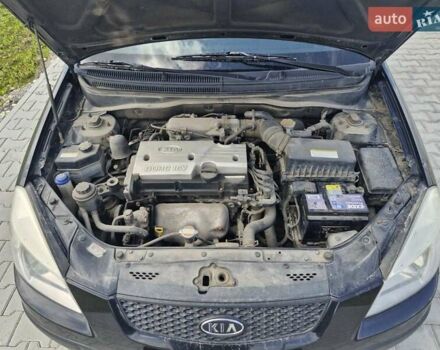 Черный Киа Рио, объемом двигателя 1.4 л и пробегом 184 тыс. км за 4500 $, фото 4 на Automoto.ua