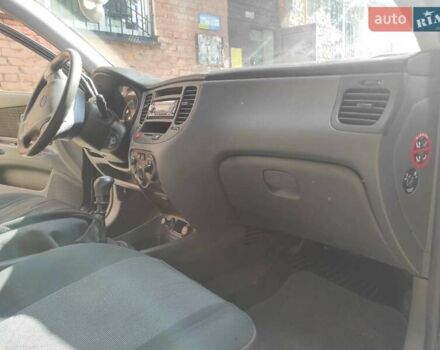 Чорний Кіа Ріо, об'ємом двигуна 1.4 л та пробігом 196 тис. км за 3600 $, фото 7 на Automoto.ua