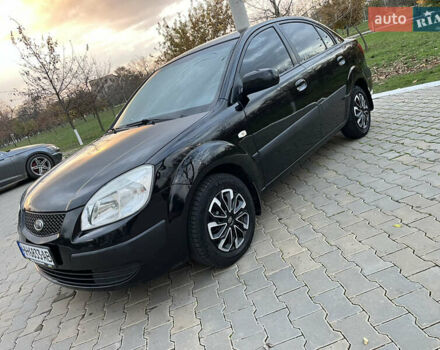 Черный Киа Рио, объемом двигателя 1.4 л и пробегом 297 тыс. км за 3999 $, фото 2 на Automoto.ua