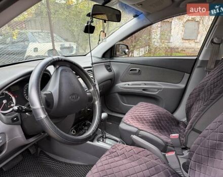 Чорний Кіа Ріо, об'ємом двигуна 1.4 л та пробігом 200 тис. км за 5000 $, фото 5 на Automoto.ua