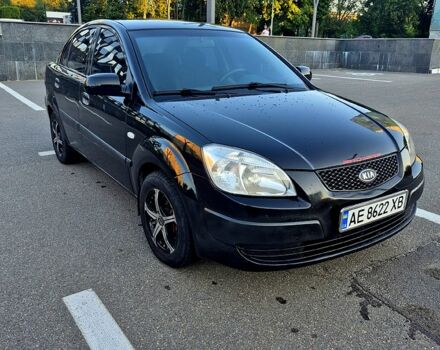Черный Киа Рио, объемом двигателя 1.4 л и пробегом 350 тыс. км за 3550 $, фото 2 на Automoto.ua