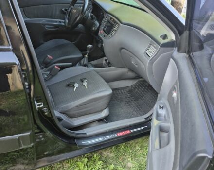 Черный Киа Рио, объемом двигателя 1.4 л и пробегом 270 тыс. км за 3868 $, фото 8 на Automoto.ua