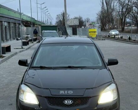 Чорний Кіа Ріо, об'ємом двигуна 1.4 л та пробігом 230 тис. км за 5800 $, фото 4 на Automoto.ua