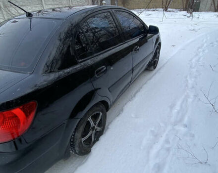 Черный Киа Рио, объемом двигателя 1.4 л и пробегом 358 тыс. км за 3750 $, фото 3 на Automoto.ua