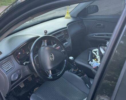 Черный Киа Рио, объемом двигателя 1.4 л и пробегом 249 тыс. км за 3500 $, фото 5 на Automoto.ua