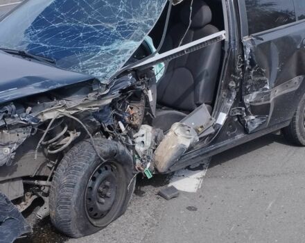 Чорний Кіа Ріо, об'ємом двигуна 1.4 л та пробігом 100 тис. км за 1200 $, фото 3 на Automoto.ua