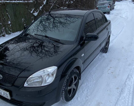 Черный Киа Рио, объемом двигателя 1.4 л и пробегом 358 тыс. км за 3750 $, фото 2 на Automoto.ua