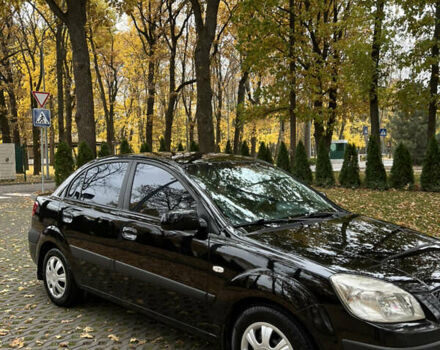 Чорний Кіа Ріо, об'ємом двигуна 1.4 л та пробігом 200 тис. км за 3999 $, фото 2 на Automoto.ua