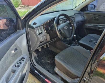 Черный Киа Рио, объемом двигателя 1.4 л и пробегом 270 тыс. км за 3868 $, фото 6 на Automoto.ua